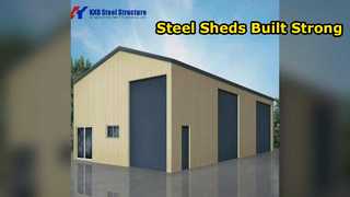 頑丈に建てられた鉄骨構造の倉庫のプレハブ小屋